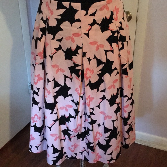 Beautiful skirt by Lane Bryant sz 26 close out sale 🎉 - Picture 3 of 7
